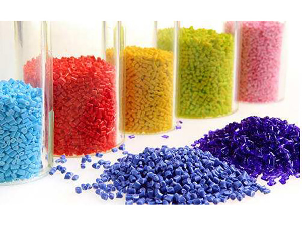 將支架粘接到復(fù)合樹脂修復(fù)體上時(shí)，是否應(yīng)使用硅烷偶聯(lián)劑？